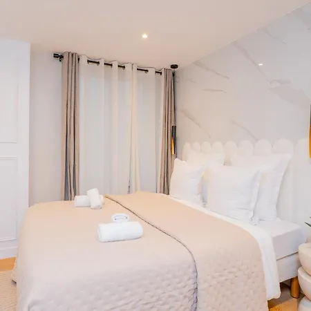 Apartment Luxurious Stylish Design - Rene Boulanger